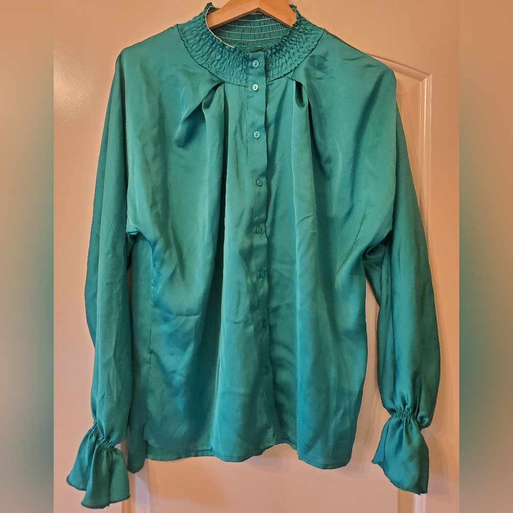 NWOT Emerald dark green blouse size L